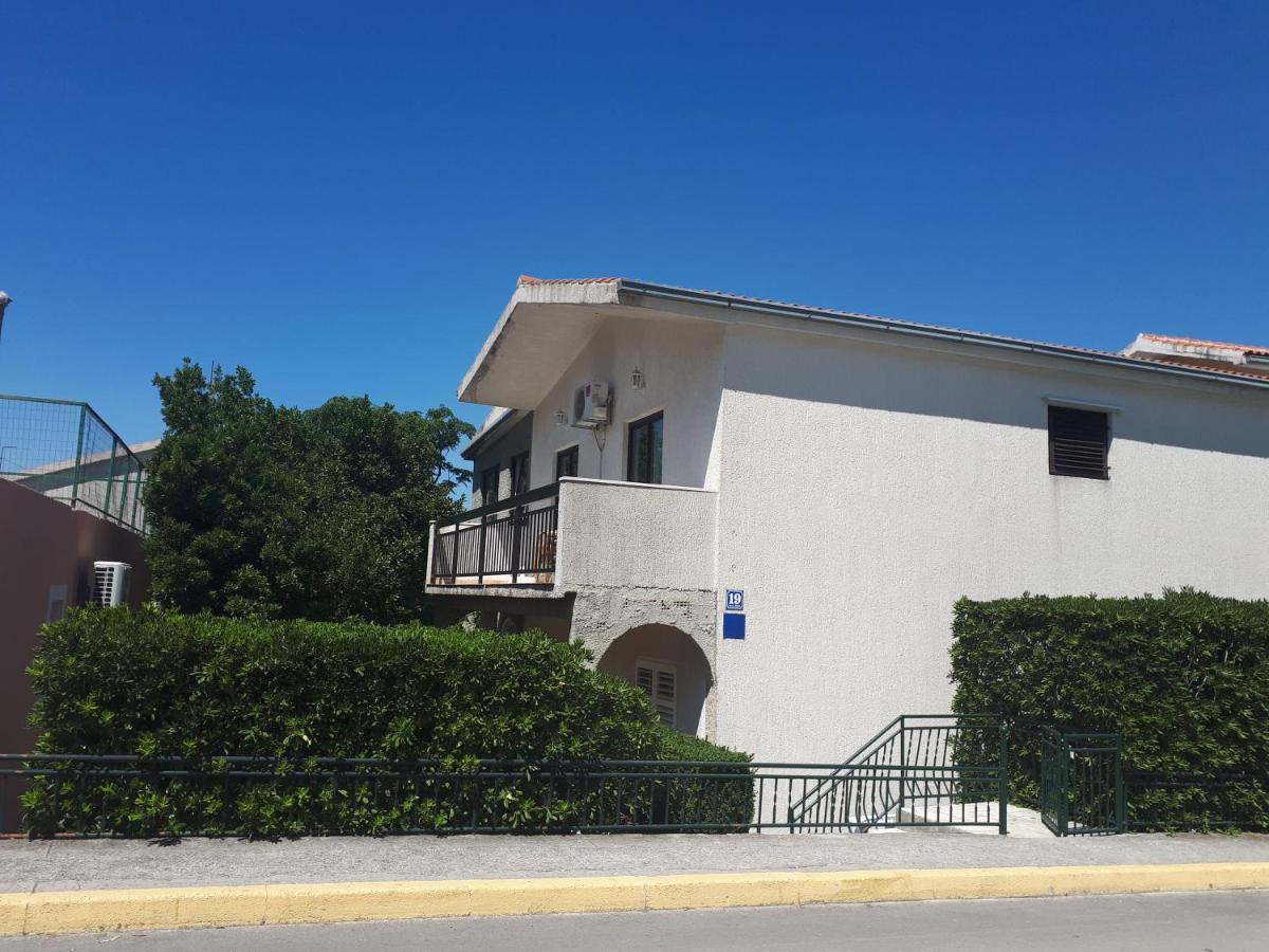 Apartman Emilio Baška Voda Exteriör bild