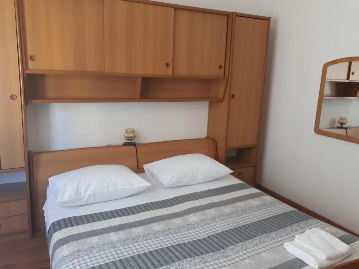 Apartman Emilio Baška Voda Exteriör bild