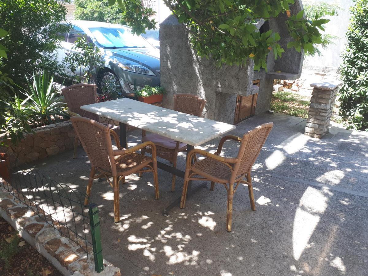 Apartman Emilio Baška Voda Exteriör bild